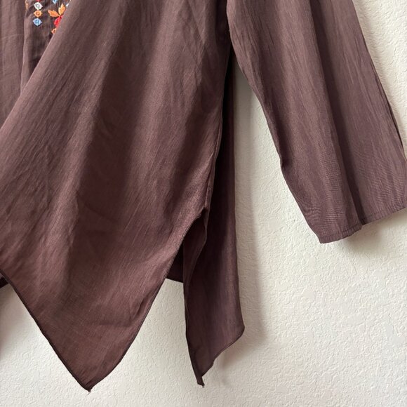 Andree by UNIT 1X Floral Embroidered Longline Sharkbite Hem Blouse Top - Picture 8 of 12